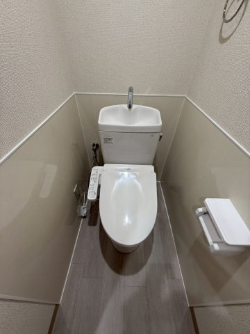 トイレ　温水洗浄便座