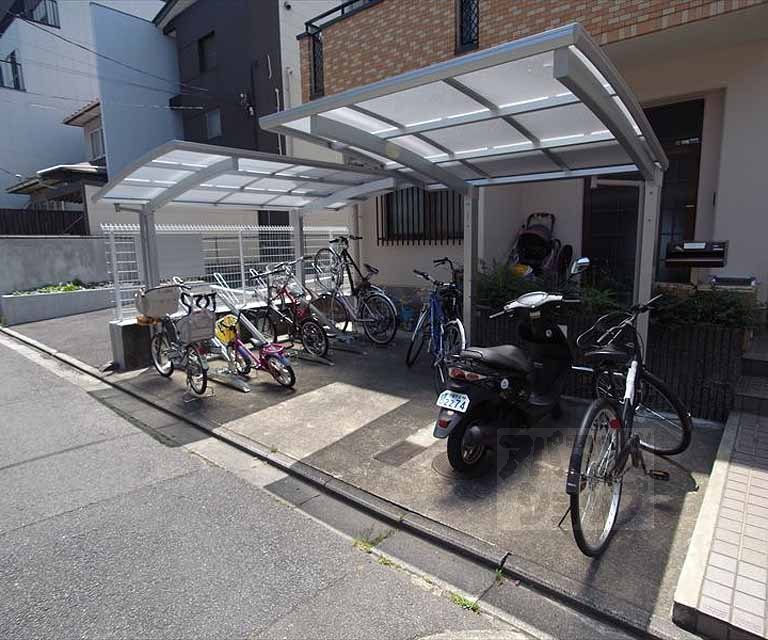 その他共有部分　屋根付き駐輪場です