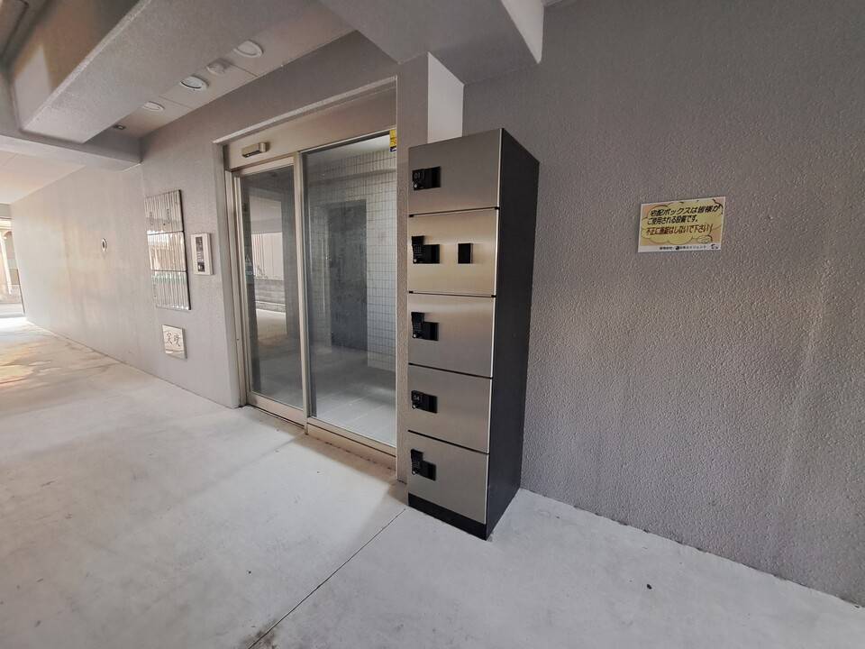 エントランス　宅配ボックス
