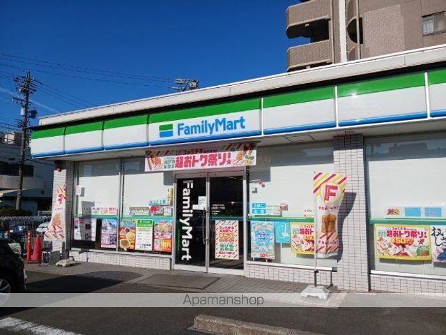 コンビニ　ファミリーマート（コンビニ）まで400m
