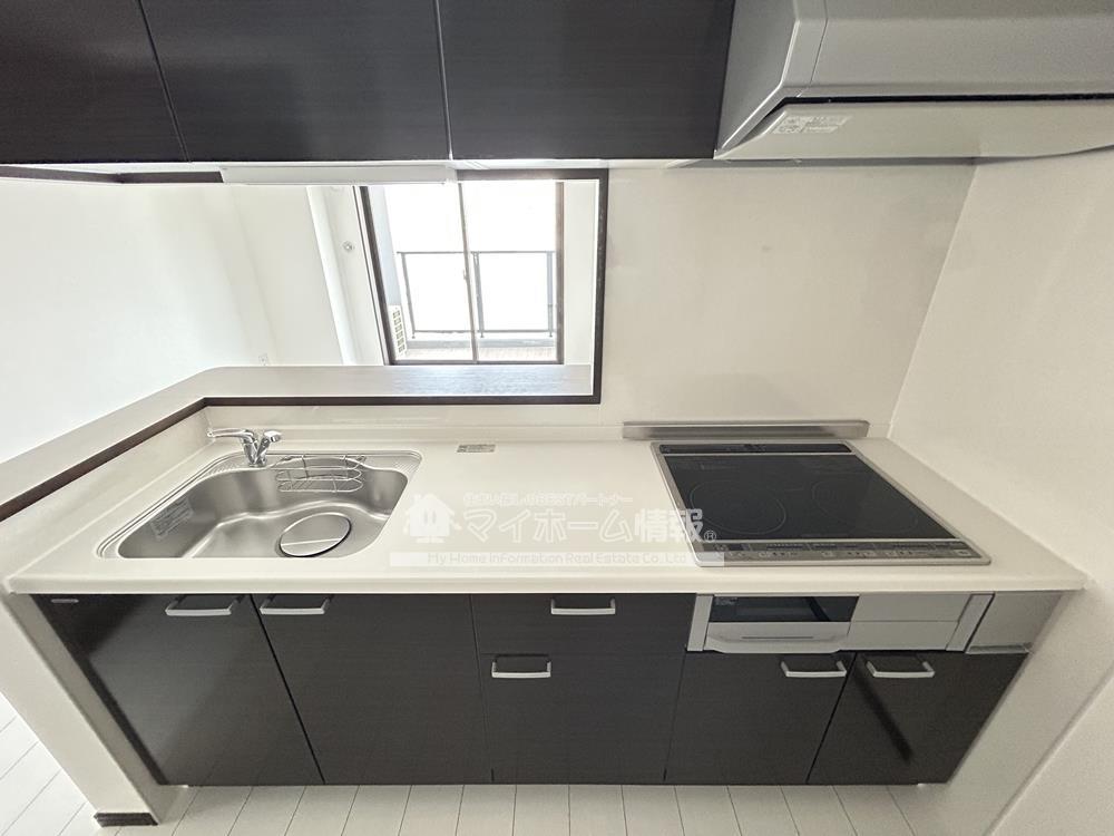 キッチン　※内観写真は205号を引用しており、内装が異なる場合がござい