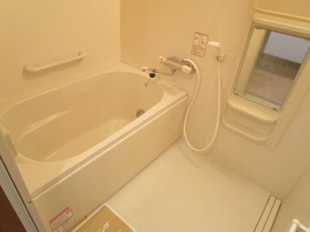 バス・シャワールーム　追い焚き給湯機能付き浴室