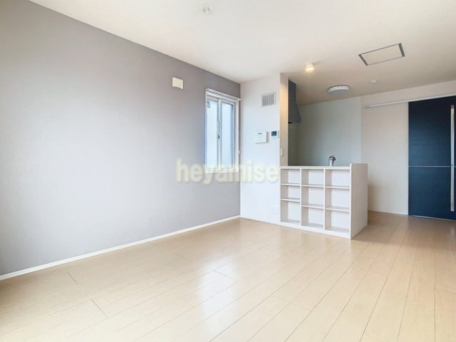 居室・リビング　写真は上階別号室