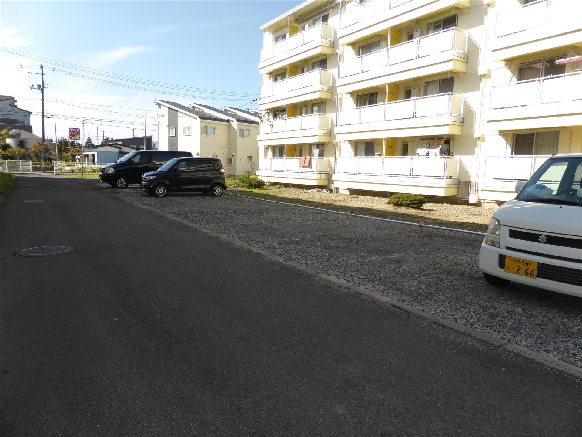 エントランス　駐車場