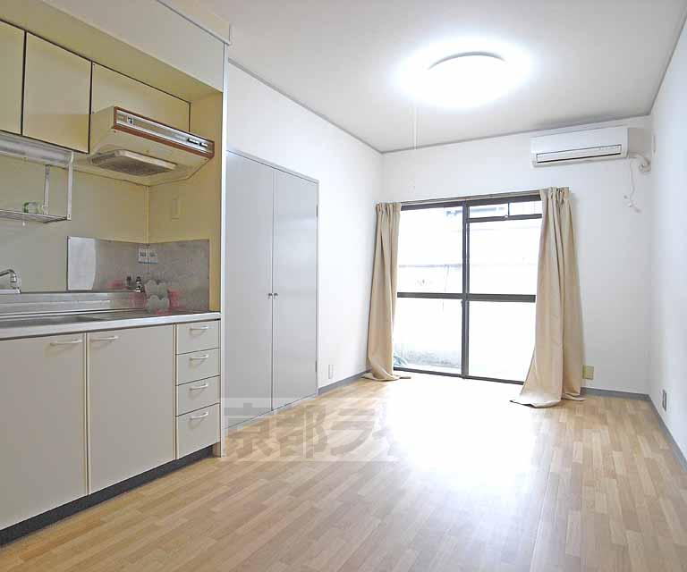 居室・リビング　広い室内です。