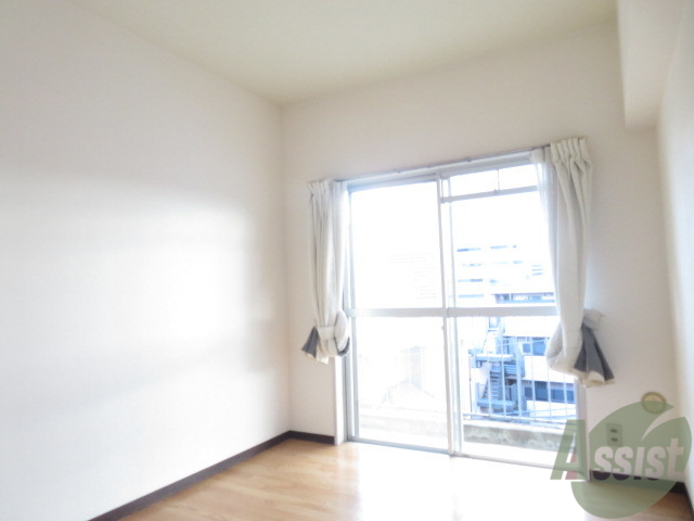 居室・リビング　光が入ってきて、明るい印象のお部屋でした。