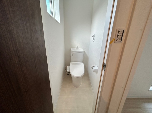 トイレ　同物件別号室の写真です。