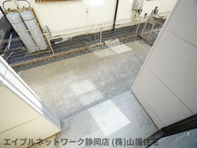 バルコニー　お洗濯にも便利なバルコニー付き
