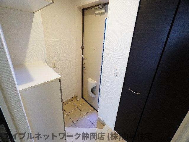 玄関　収納もある玄関です