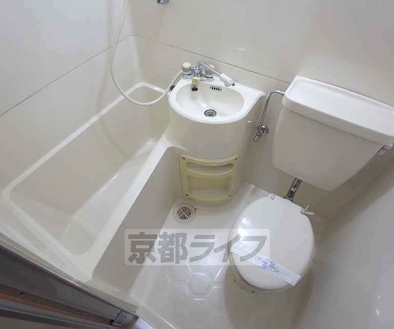 バス・シャワールーム　ＵＢは。隅々まで水で流し掃除できますよ