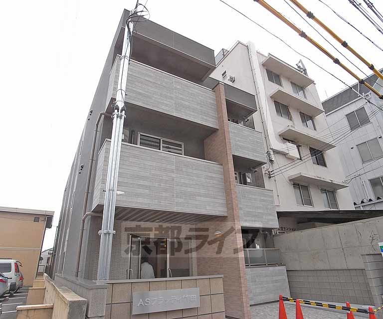 建物外観　３階建ＲＣ構造マンション完成