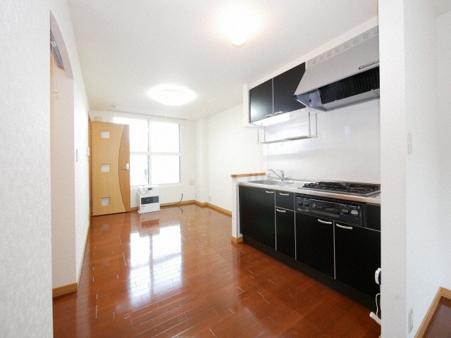 居室・リビング　◆3方向角部屋で陽当たり良好！◆円山公園駅徒歩圏内の好立地！