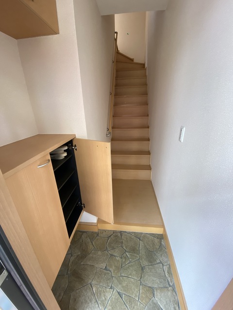 玄関　内階段は安心ですね