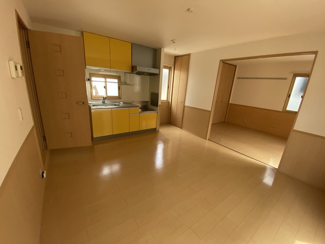 居室・リビング　ゆったり１０帖　明るいリビングで団欒を