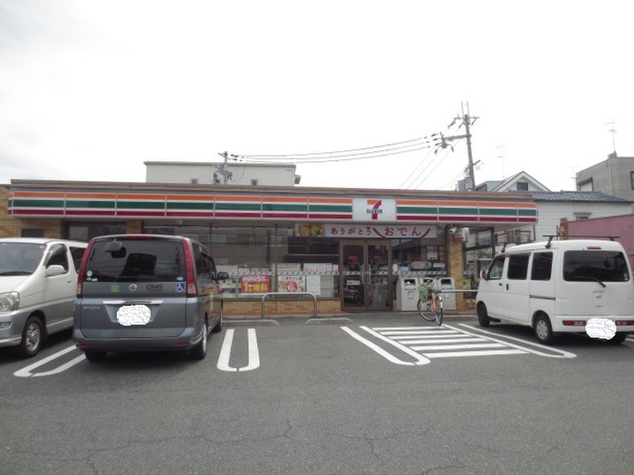 コンビニ　セブンイレブン（コンビニ）まで300m