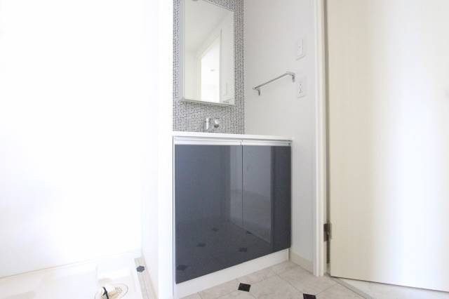 洗面設備　独立洗面台重要高めです。