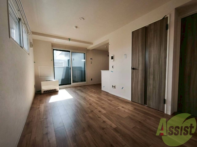 居室・リビング　リビングです。木目のフローリングが落ち着きますね。