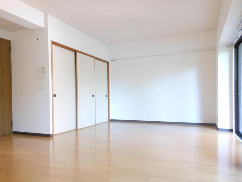 居室・リビング　明るいリビングです