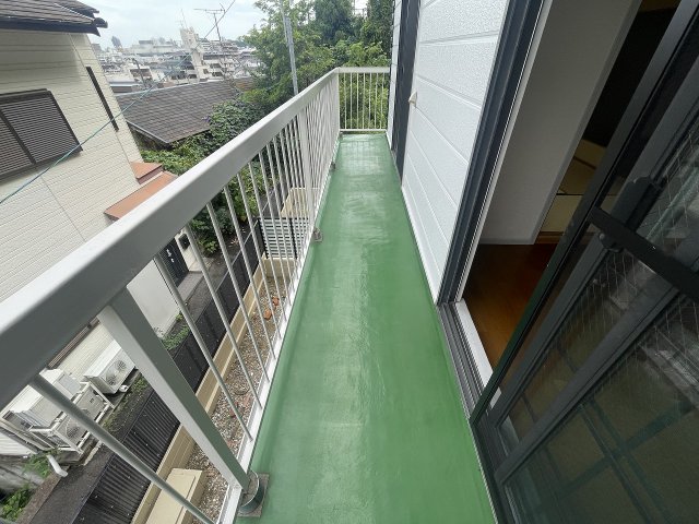 バルコニー　陽当たり良好なバルコニーです