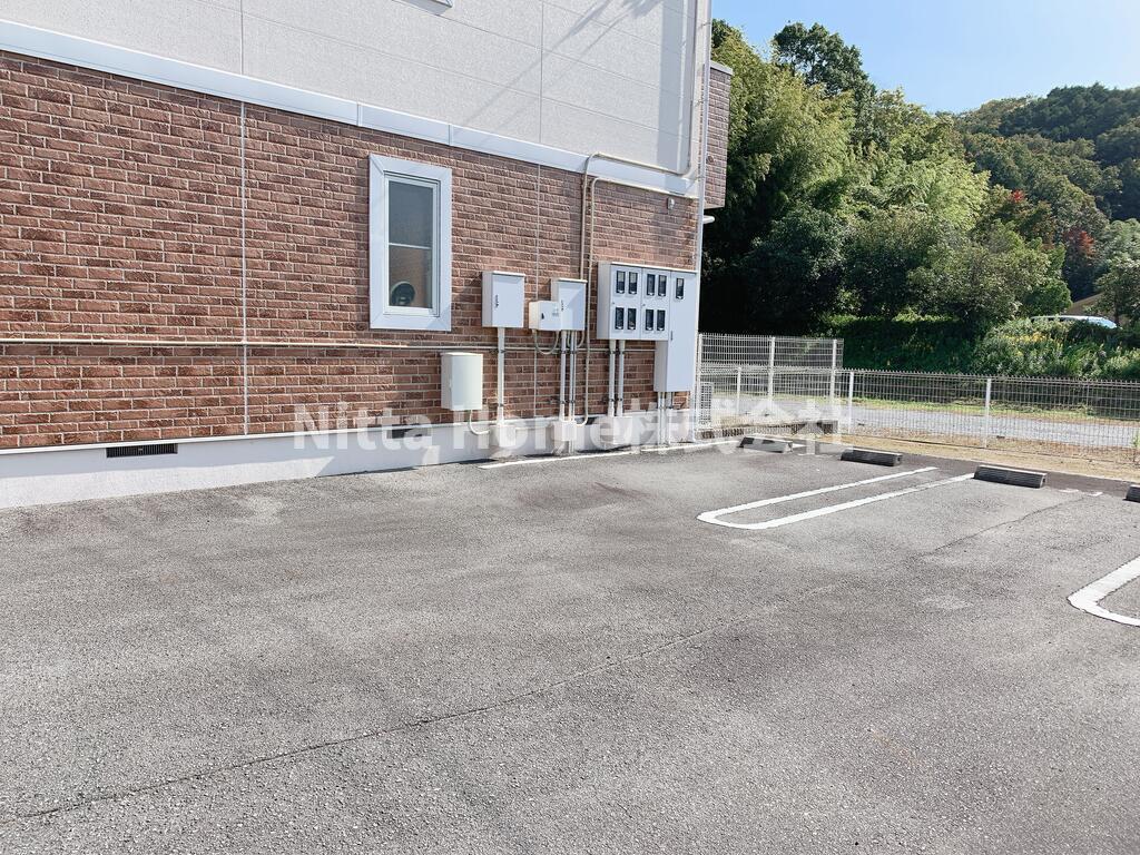 駐車場　敷地内に駐車場も完備◎