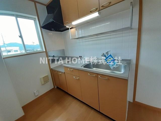 キッチン　上下に収納のついたオープンタイプのキッチンになります★