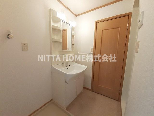 洗面設備　シャワー付き洗面台です!!