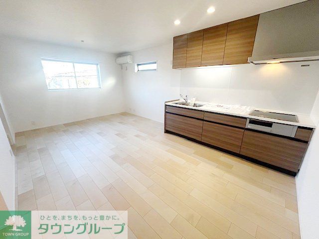 居室・リビング　駐車場