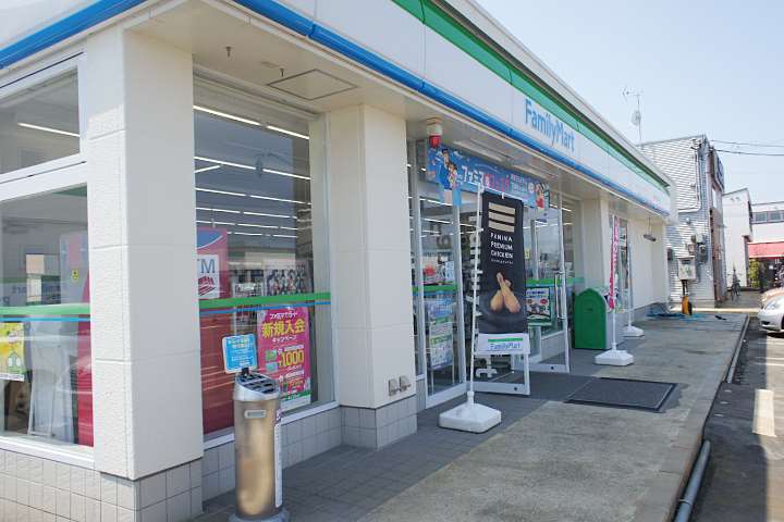 コンビニ　ファミリーマート長岡喜多町鐙潟店（コンビニ）まで140m