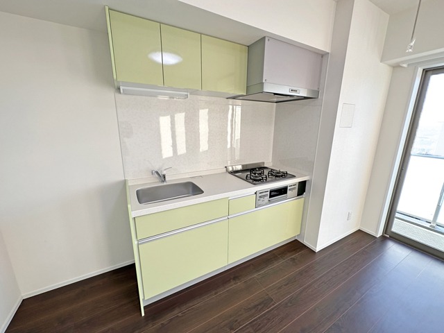 キッチン　３口コンロシステムキッチン※前回募集時撮影