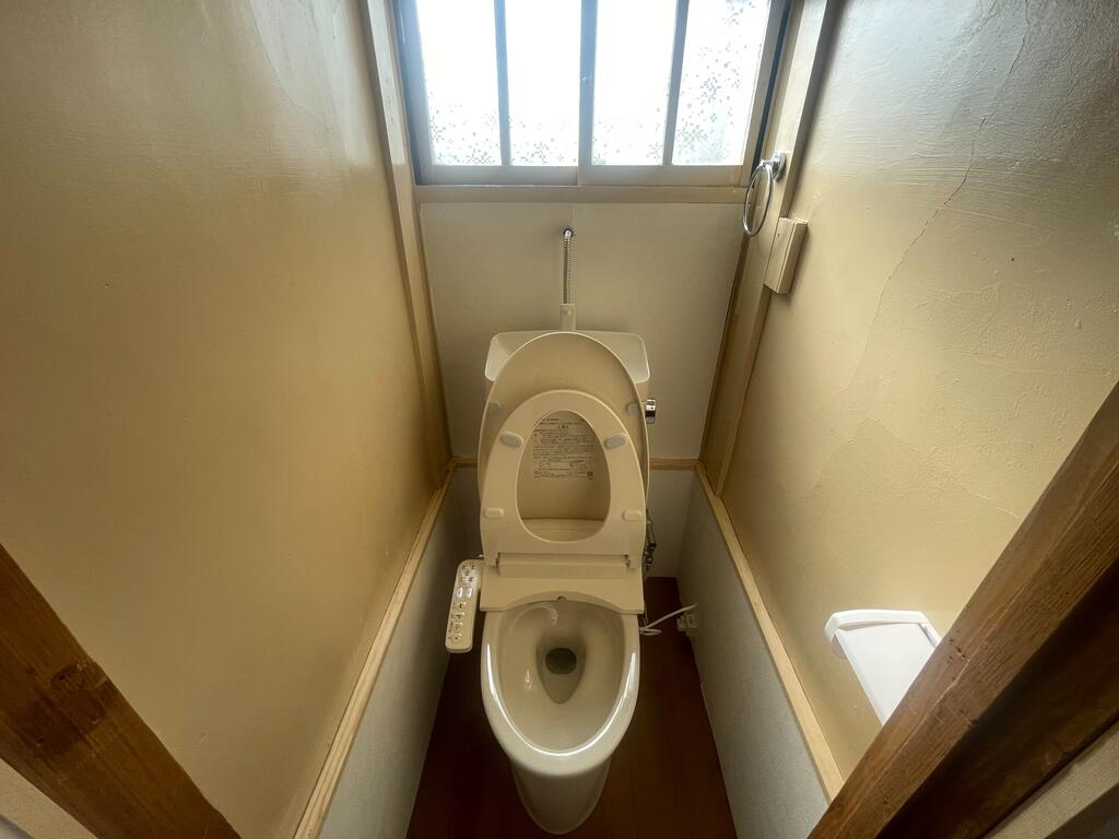 トイレ　広めのトイレ空間