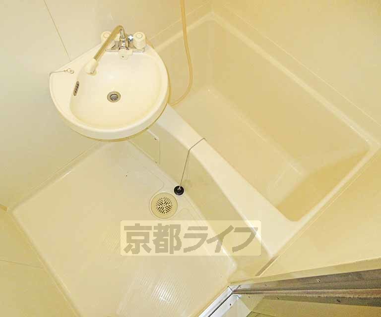 バス・シャワールーム　ゆっくり浸かれます・