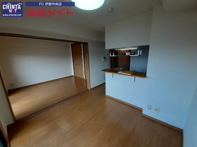 居室・リビング　同物件別部屋のお写真です。