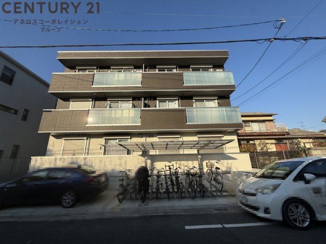 建物外観　オートロックで外部の人間が簡単に出入りできないため安心です。