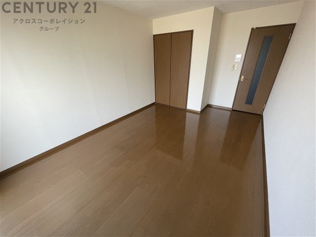 居室・リビング　クローゼット付きのリビングです♪