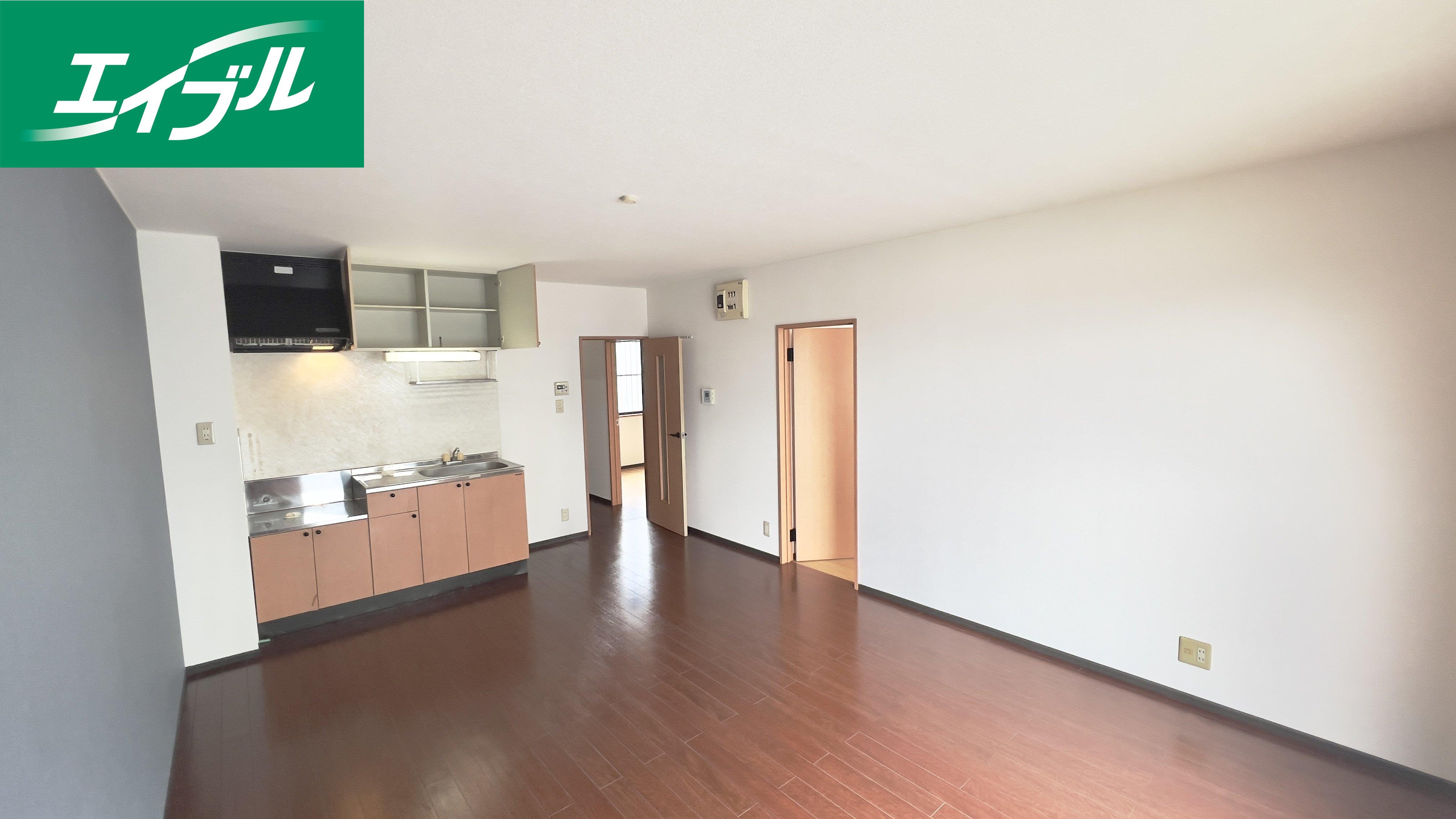 居室・リビング　現況優先。