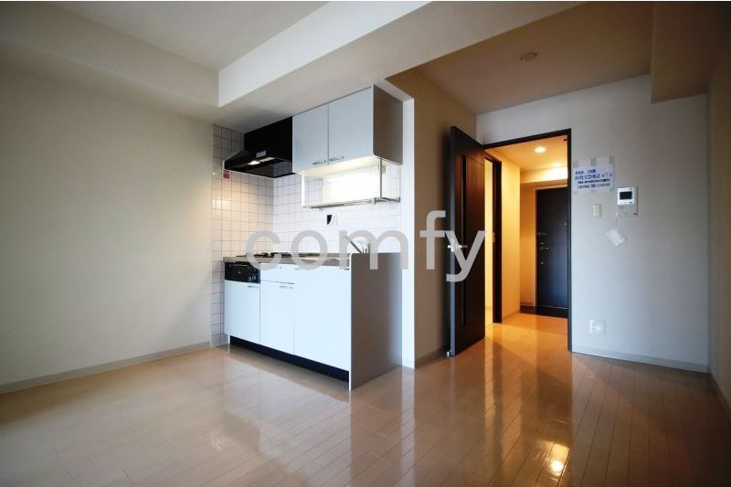 居室・リビング　フローリングのリビングダイニング