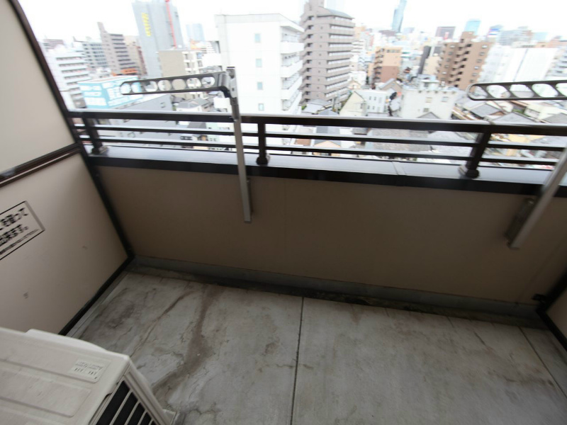 バルコニー　バルコニー　洗濯物が干せます