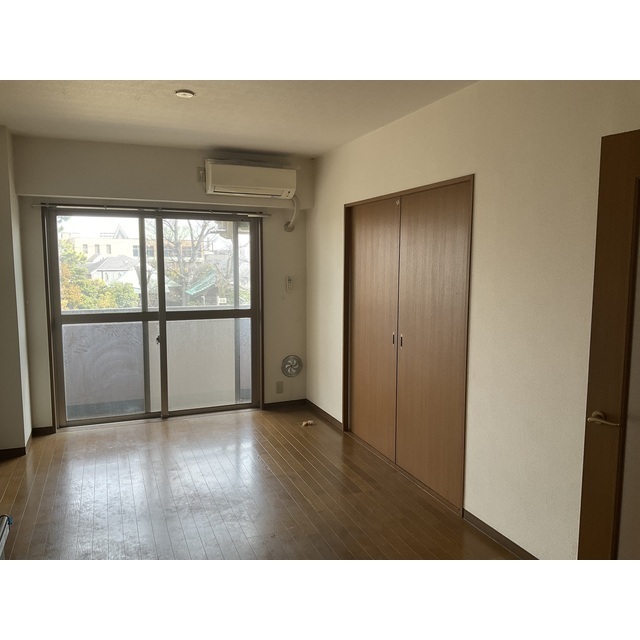 居室・リビング　こちらの居間で趣味の時間をお楽しみください