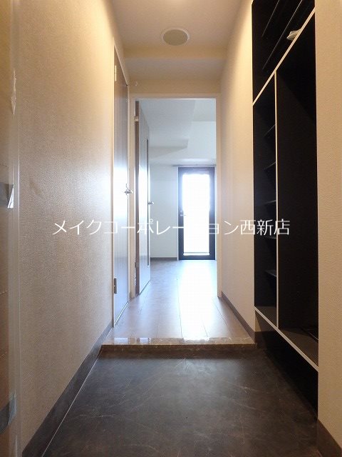 玄関　※工事中の写真