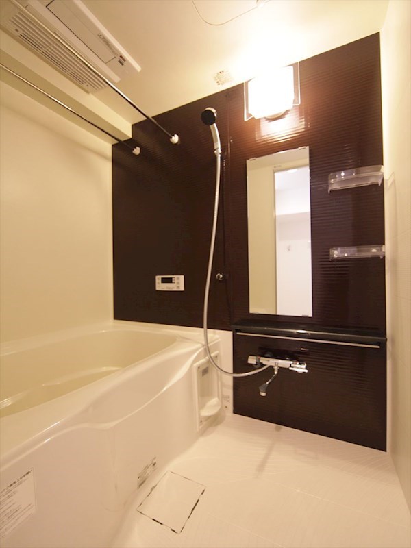 バス・シャワールーム　浴室暖房乾燥機付　追い焚き・オートバス機能付お風呂