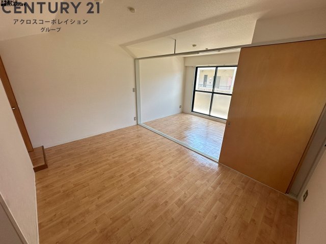 居室・リビング　床が明るい色合いで綺麗です♪