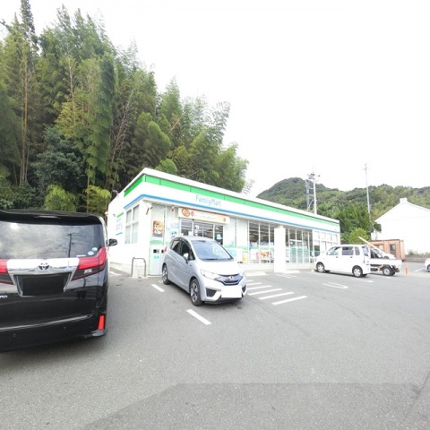 コンビニ　ファミリーマート下関大学町店（コンビニ）まで386m