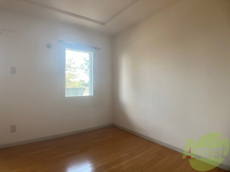 その他部屋・スペース　寝室を別角度から撮りました。どう家具を配置しますか？