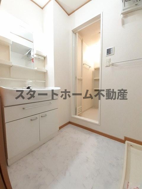 洗面設備　コンパクトで使いやすい洗面所