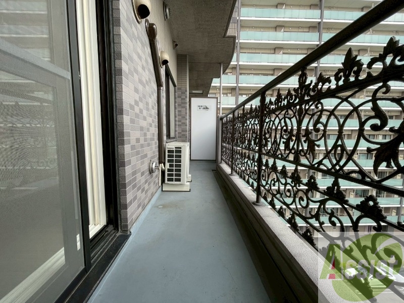 バルコニー　バルコニーは幅があり、広い印象を受けました。