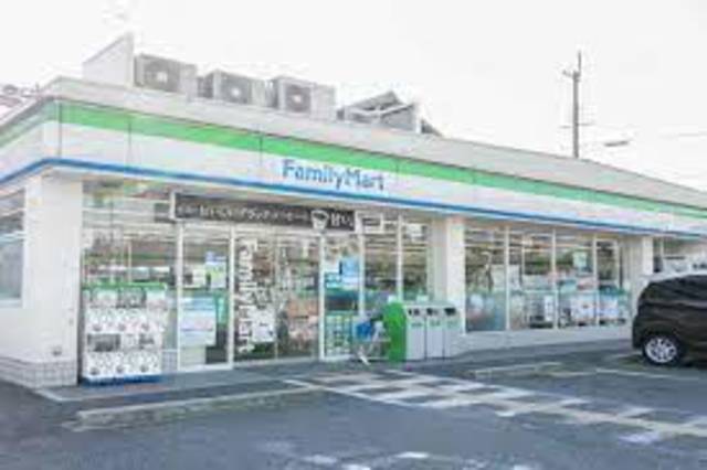 コンビニ　ファミリーマート広陵みささぎ台店（コンビニ）まで889m