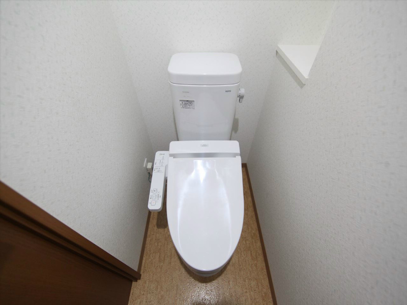 トイレ　温水洗浄暖房便座付トイレ