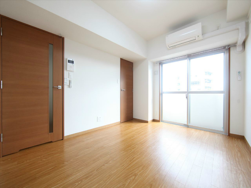 居室・リビング　洋室8.3帖　ウォークインクローゼット付　バルコニー