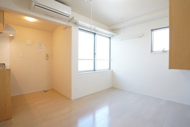 居室・リビング　☆明るい洋室☆