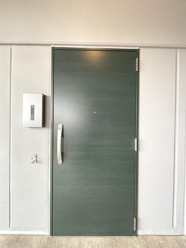 玄関　玄関外側・ダブルロック